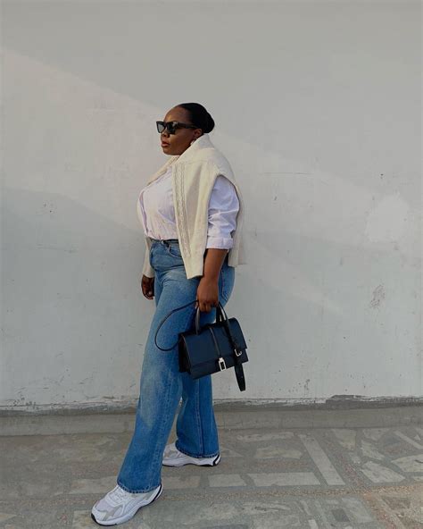 Oversized White Tee: The Versatile Wardrobe Staple That Never Goes Out of Style