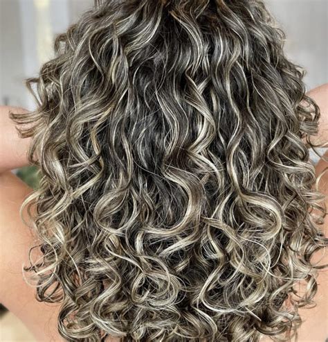 Overview: Transform Your Tresses with Ravishing Highlights