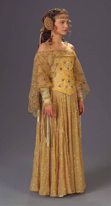 Padmé Amidala's Iconic Attack of the Clones Outfit: A Timeless Fashion Statement