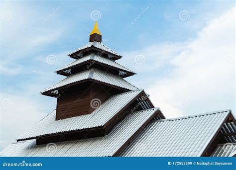 Pagoda-Style Roof: