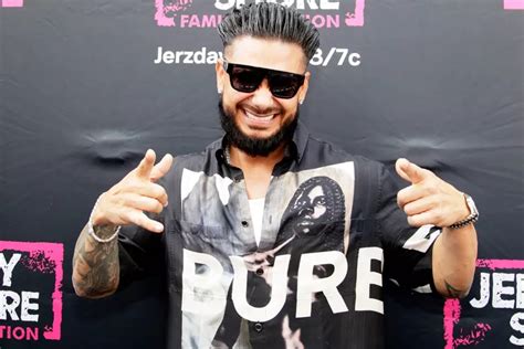 Pauly D's Charismatic Presence