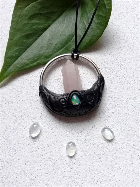 Pendant Crystals: A Shimmering Talisman of Energy and Healing