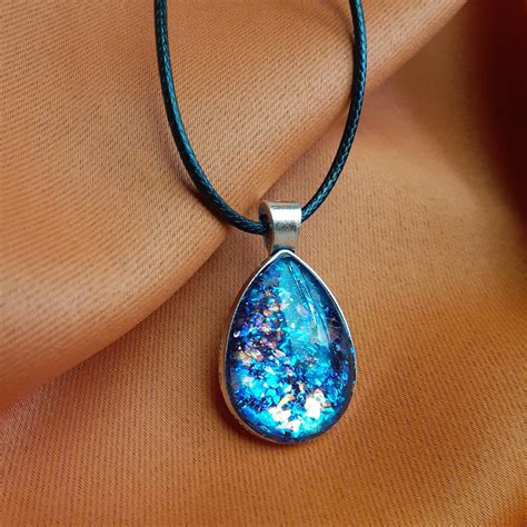 Pendants with Crystals: Adorn Your Body and Embrace the Power of Nature