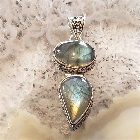 Pendants with Crystals: Adorn Yourself with Healing Energies