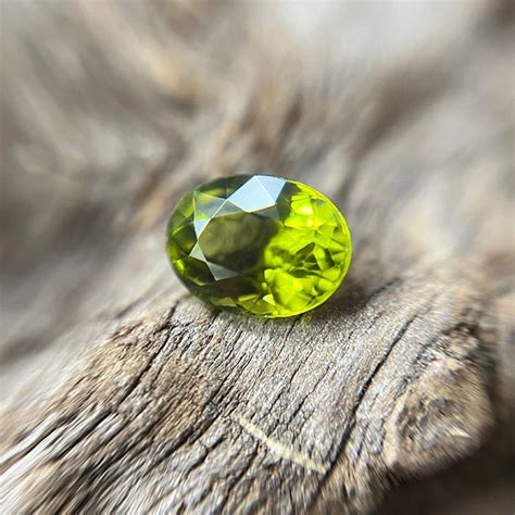 Peridot: The Gemstone of Clarity and Focus