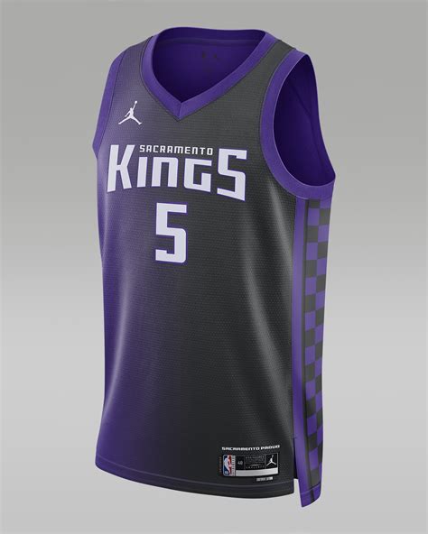 Personalizing Your Kings Jersey