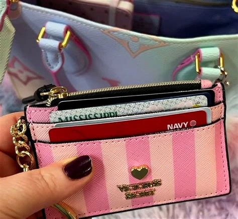 Petite Purses: A Guide to Finding the Perfect Cute Women's Wallet