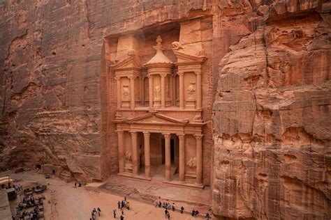 Petra: Unveiling the Majestic Tombs of Jordan