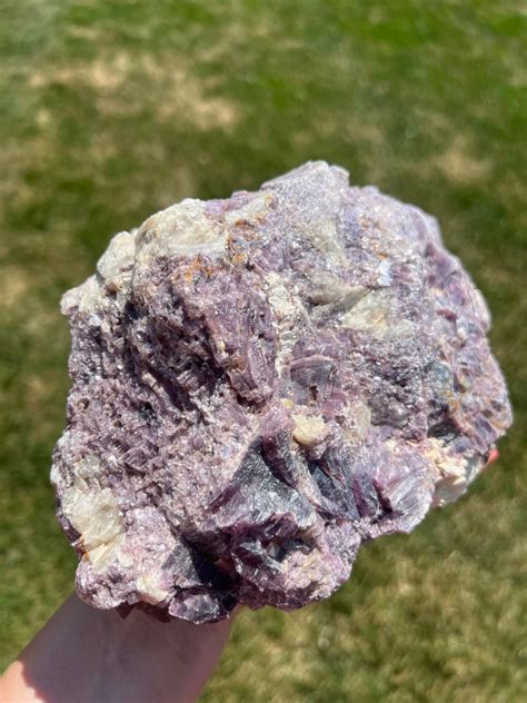 Physical and Mineralogical Characteristics of Lepidolite Raw