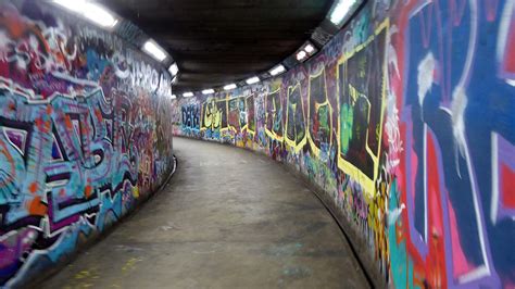 Pies En Un Metro: A Comprehensive Guide to the Underground Urban Art Movement