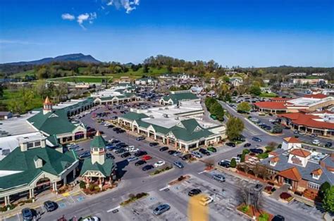 Pigeon Forge Outlet Stores: The Ultimate Guide to Shopping in the Smokies