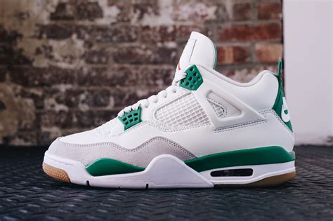 Pine Green Jordan 4