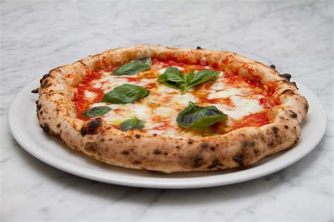 Pizza: La Guida Definitiva al Delizioso Piatto Italiano