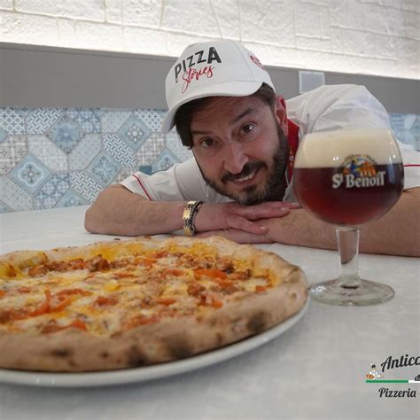 Pizza: Un'Esplosione di Sapori e Felicità