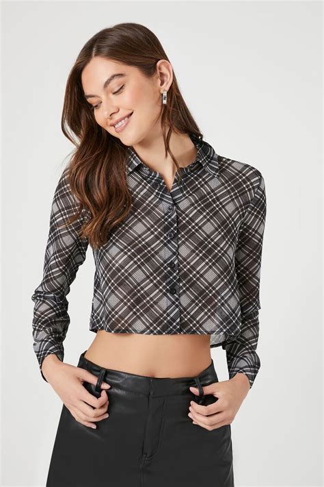 Plaid Cropped Shirt: A Style Staple for the Modern Woman