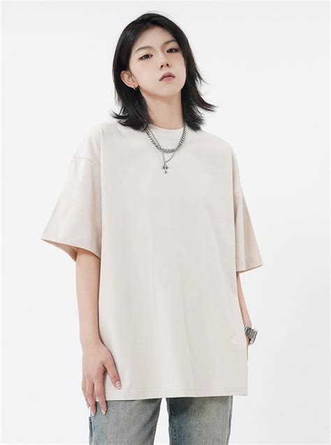 Plain Oversized T-Shirts: An Enduring Fashion Staple