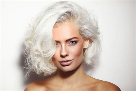 Platinum Blonde Hair Wig: The Ultimate Guide to Achieving a Bombshell Look