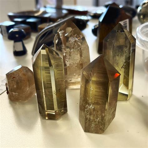 Polished Citrine: Radiance and Energy for Transformation