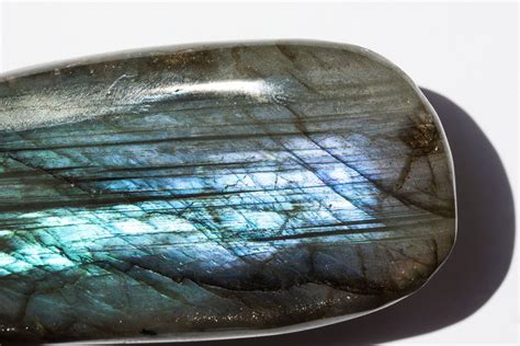 Polished Labradorite: A Guide to the Shimmering Gem of Transformation