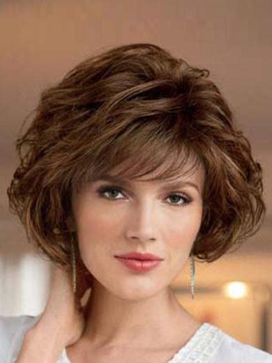 Popular Brown Wavy Short Classic Wigs: Enhancing Your Style with Timeless Elegance