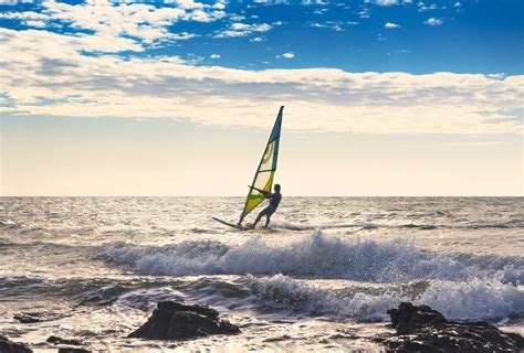 Praias Pristinas e Esportes Aquáticos