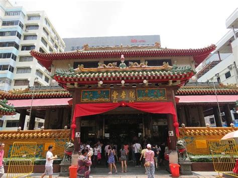 Praying at Bugis Guan Yin Temple: A Sacred Guide to 2025