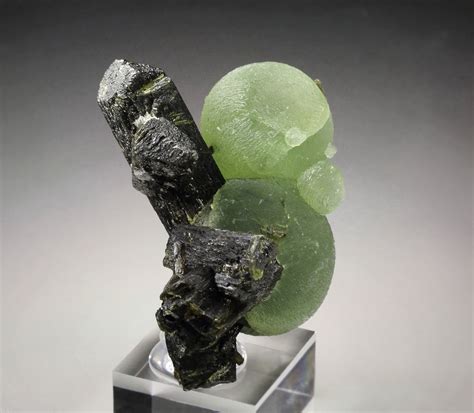 Prehnite and Epidote: A Dynamic Duo of Metamorphic Minerals