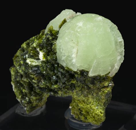 Prehnite on Epidote: A Symbiotic Mineral Duo