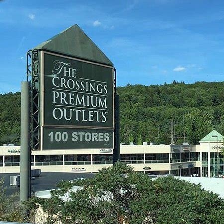 Premium Crossings Outlet