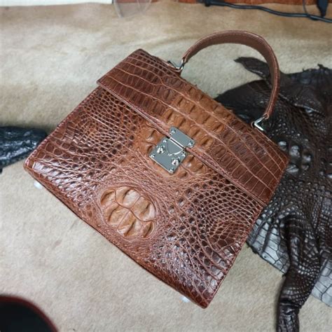 Premium Genuine Crocodile Leather Contain Reader