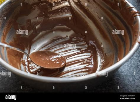 Prepare the Chocolate Solution: