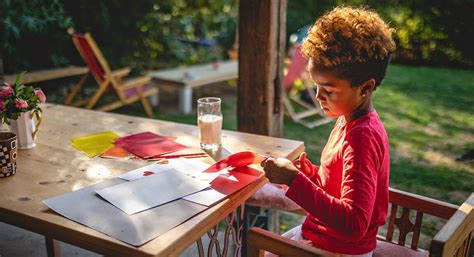 Pretend Lunch: Fostering Imagination and Nurturing the Creative Mind