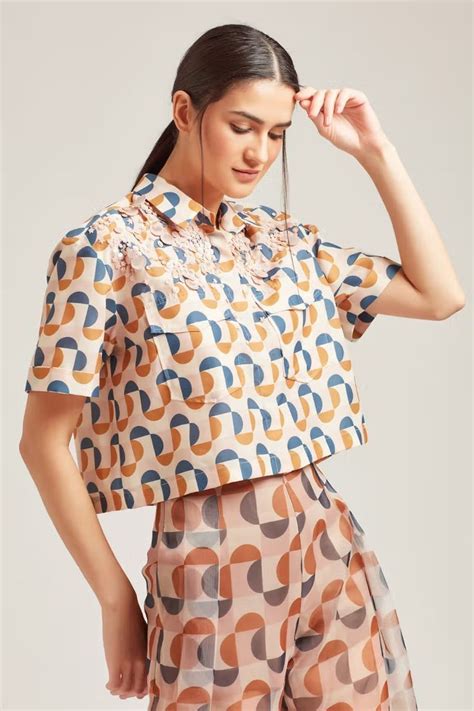 Printed Crop Shirts: A Versatile and Stylish Wardrobe Staple