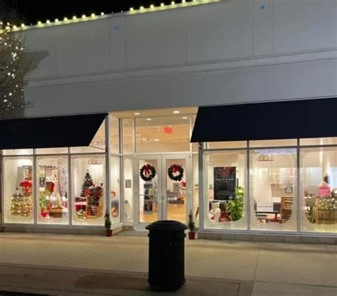 Promenade Shops at Evergreen: A Shopper's Paradise