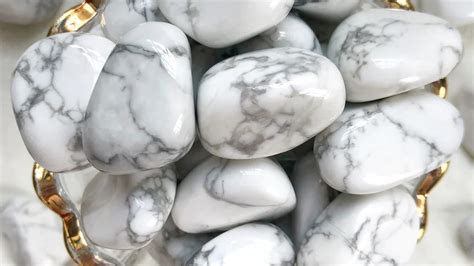 Properties of Howlite: Unleash the Calming Power of Nature