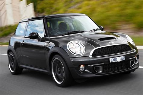 Pros and Cons of the 2011 Mini Cooper S