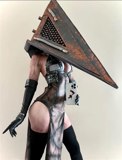 Pyramid Head Cosplay Female: A Haunting Harbinger of the Otherworld