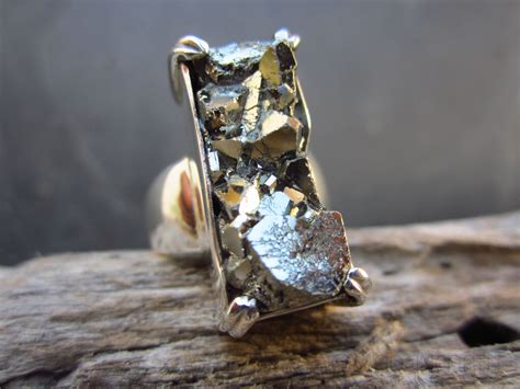 Pyrite Crystal Rings: A Radiant Adornment with Ancient Symbolism and Modern Utility