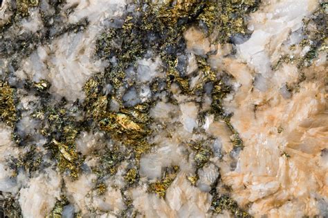 Pyrite Gold in Quartz: A Guide to Identification and Extraction