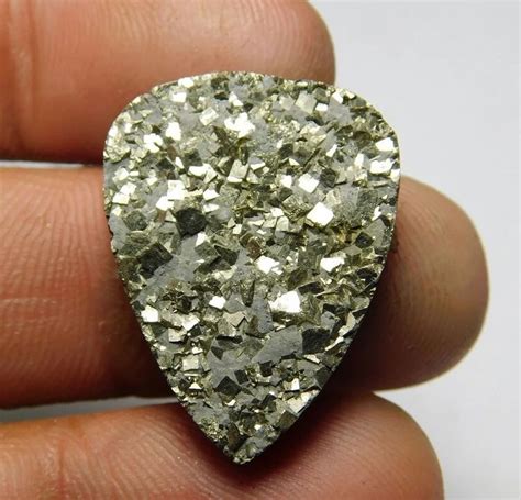 Pyrite and Quartz: The 17-Carat Gems That Can Make Your Jewelry Shine