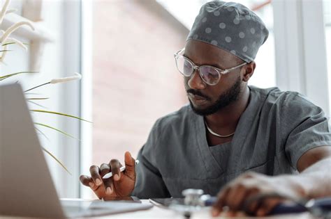 Quanto Ganha um Auxiliar de Necrópsia no Brasil?