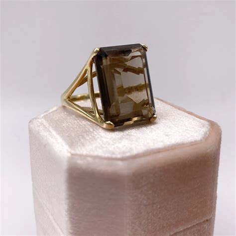 Quartz Rings: Alluring Brilliance and Unparalleled Durability