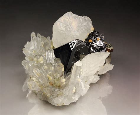 Quartz with Calcite: A Dynamic Duo of Minerals