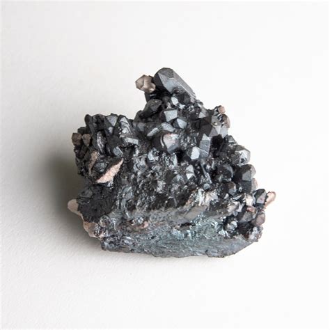 Quartz with Hematite: A Synergistic Fusion for Enhanced Energy