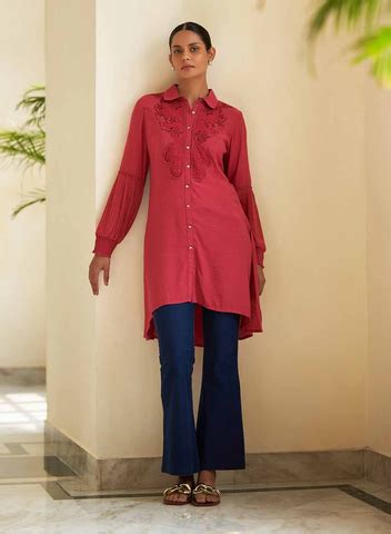 Radiate Elegance with Lakshita Kurtis: The Epitome of Style and Comfort