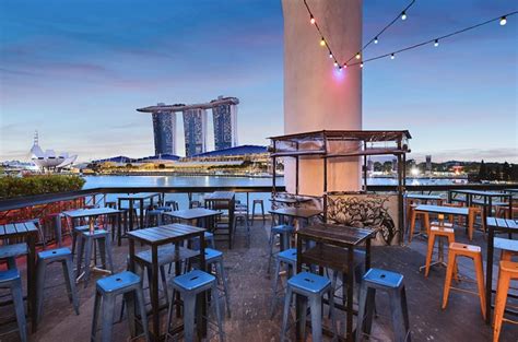 Raffles Place Bars: A Complete Guide to the Best 5 Bars in Singapore's Financial District