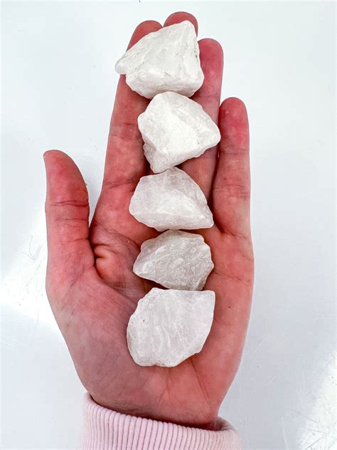 Raw White Quartz: 10,000+ Uses by 2025