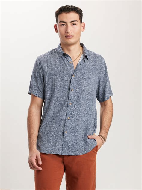 Rayon Button-Up Shirts: A Timeless Classic with Modern Versatility