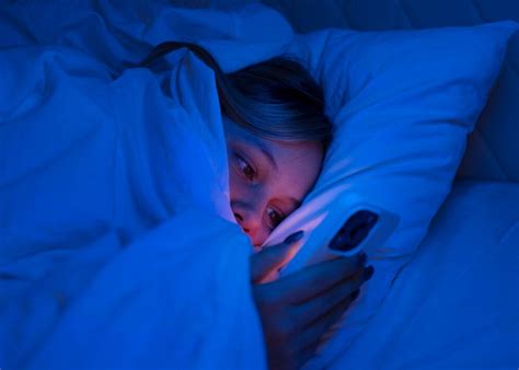 Readers with Blue Light: How It Matters and How It Benefits