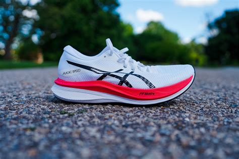 Red Asics: The Perfect Sneakers for Speed, Style, and Performance